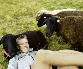 Sebastian Reith mit seinen Schafen (Foto: KK)